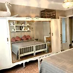 Charming Family Nest In Citta\' Studi