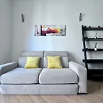 Cute And Central Duomo Apartment - Red