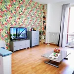 Spacious Apartment 50 Meters From The Metro