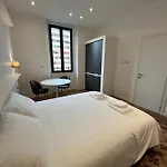 Tiny Apartment With Ideal Subway Connection