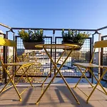 Sunny Retreat Near Metro, 12 Min To Duomo