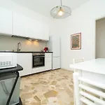 Bright Apartment In Milan