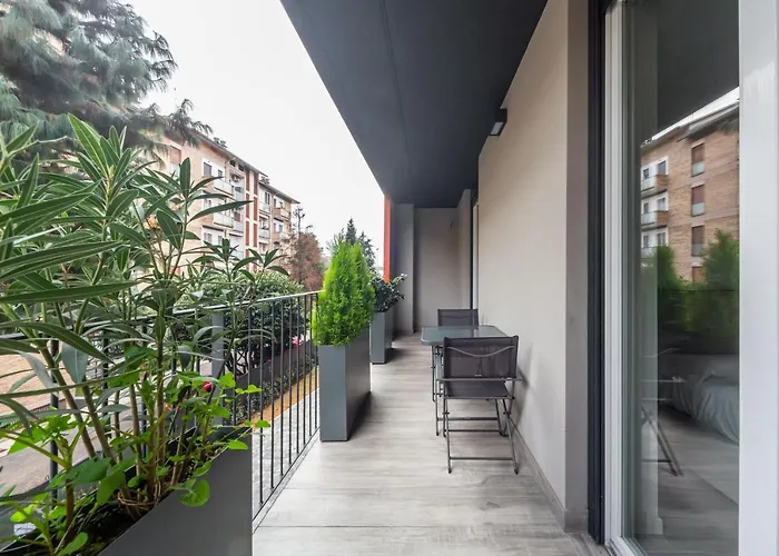 Comfy Apt With Private Parking & Balcony