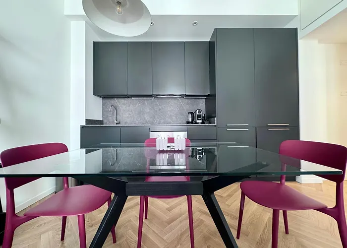 Cute And Central Duomo Apartment - Red