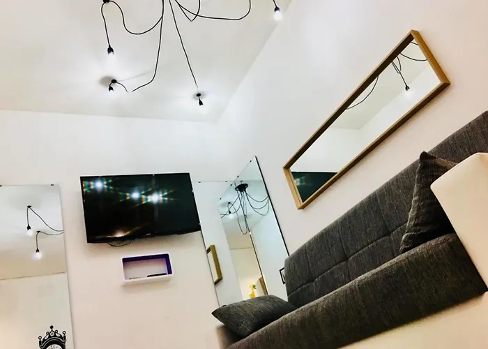 Apartments With Balcony And View Close To The Yellow Metro Milan City