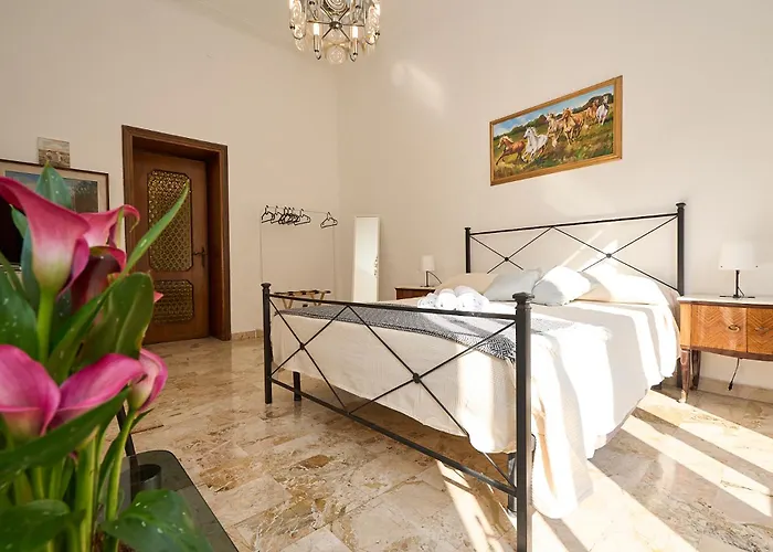 Vintage House - 2 Minutes Walk From Central Station