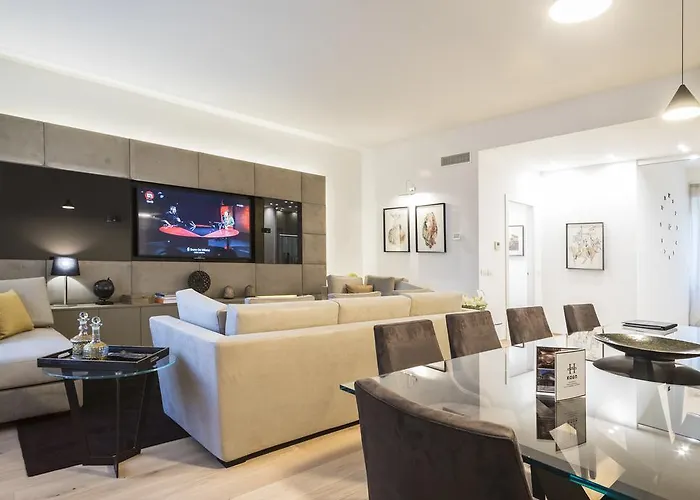 Hemeras Boutique Homes - Super Central Luxury Apartments