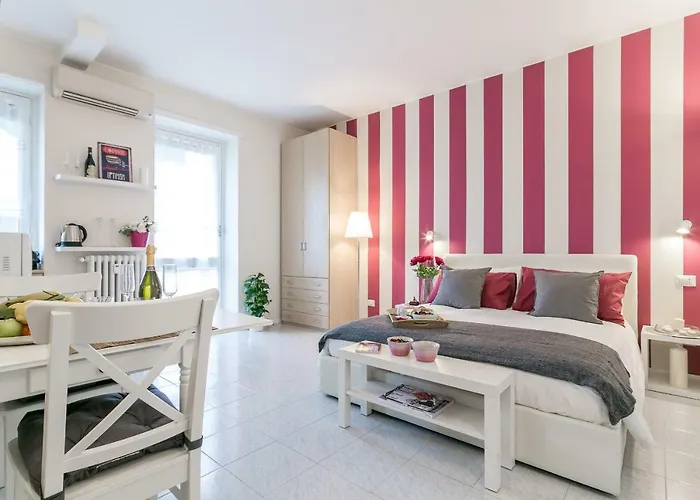 Violet Home - Loreto
