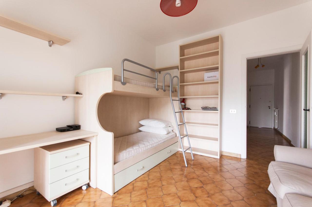 Light & Cozy Flat Near Navigli, Iulm, Bocconi * Milan