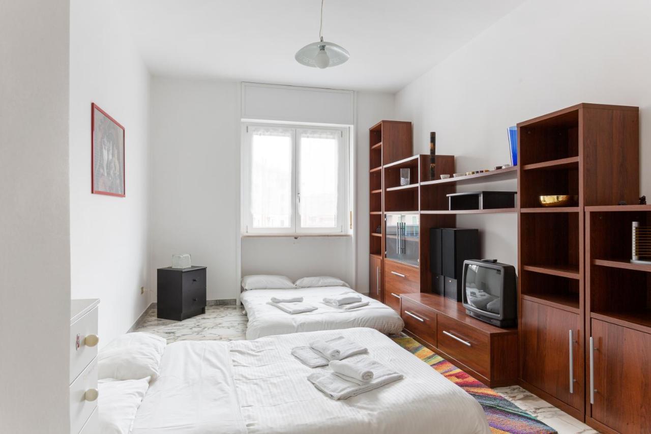 Futon In The House - * Milan