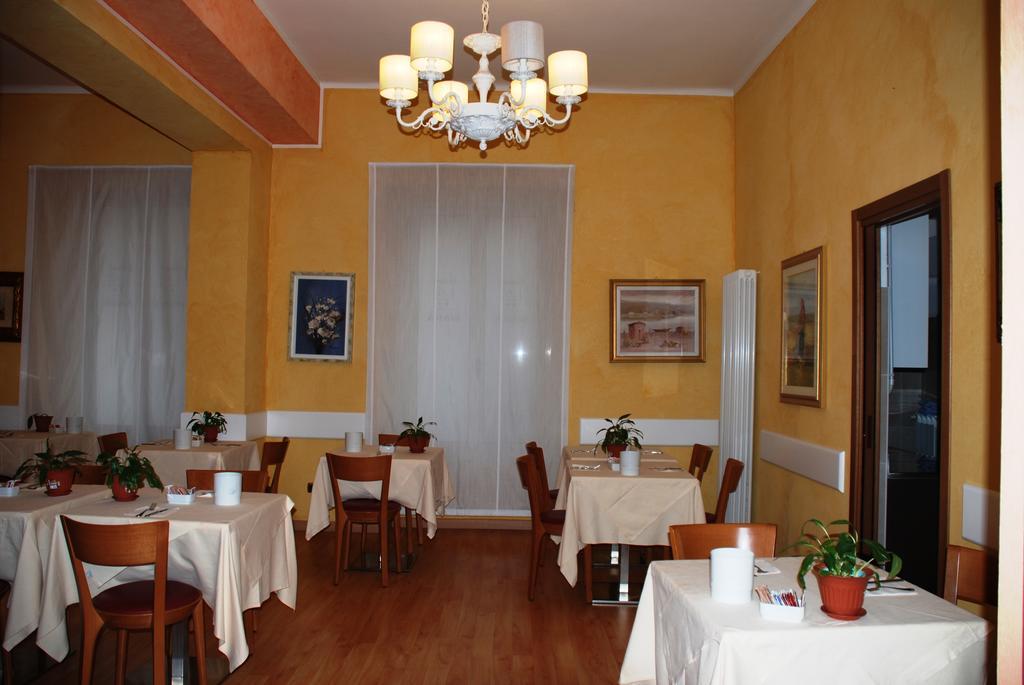 Hotel Boston 2*