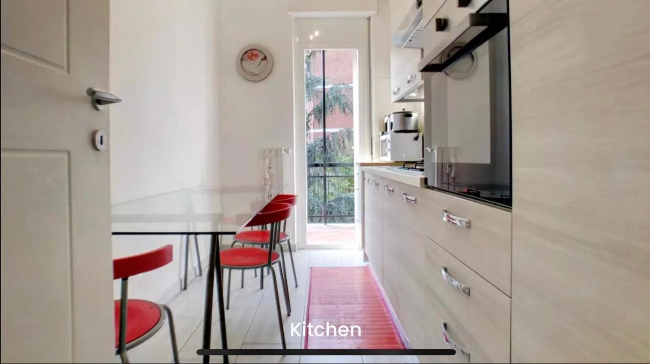 Metro Famagosta - Luminoso Con Balcone Free Wifi & Parking Apartment Milan