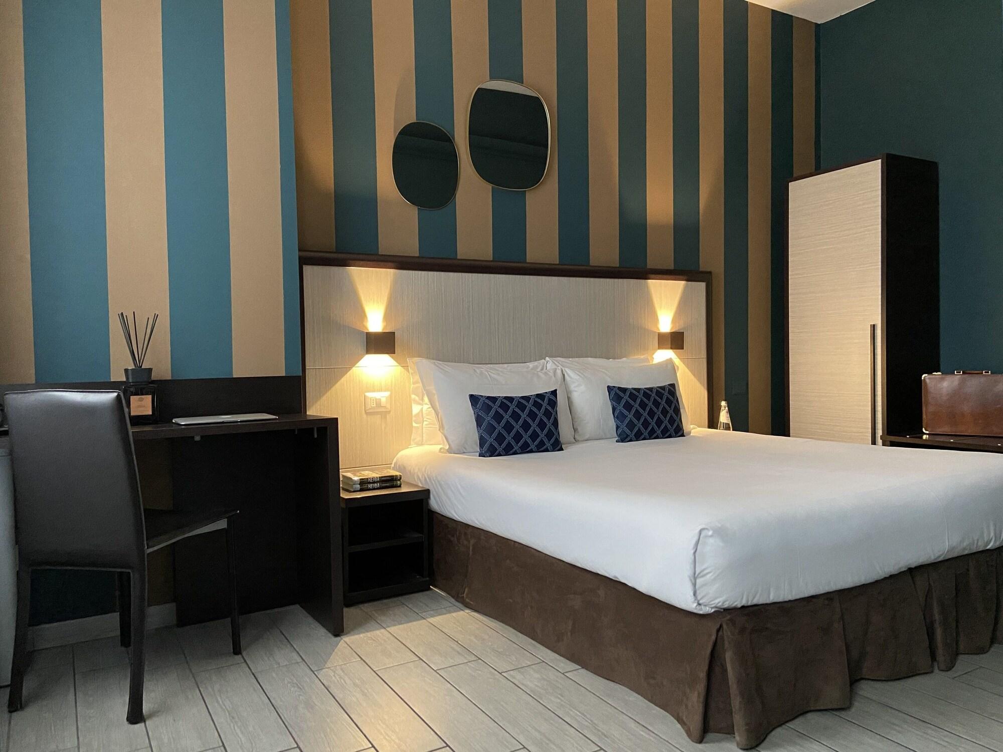 Hotel Av 2*