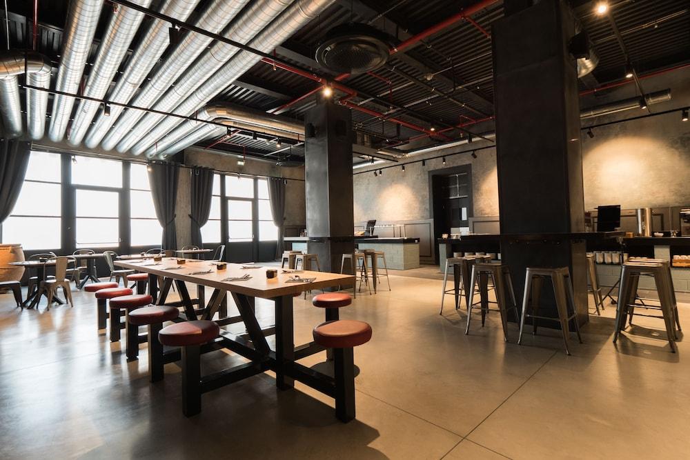 J24 Hotel 4*