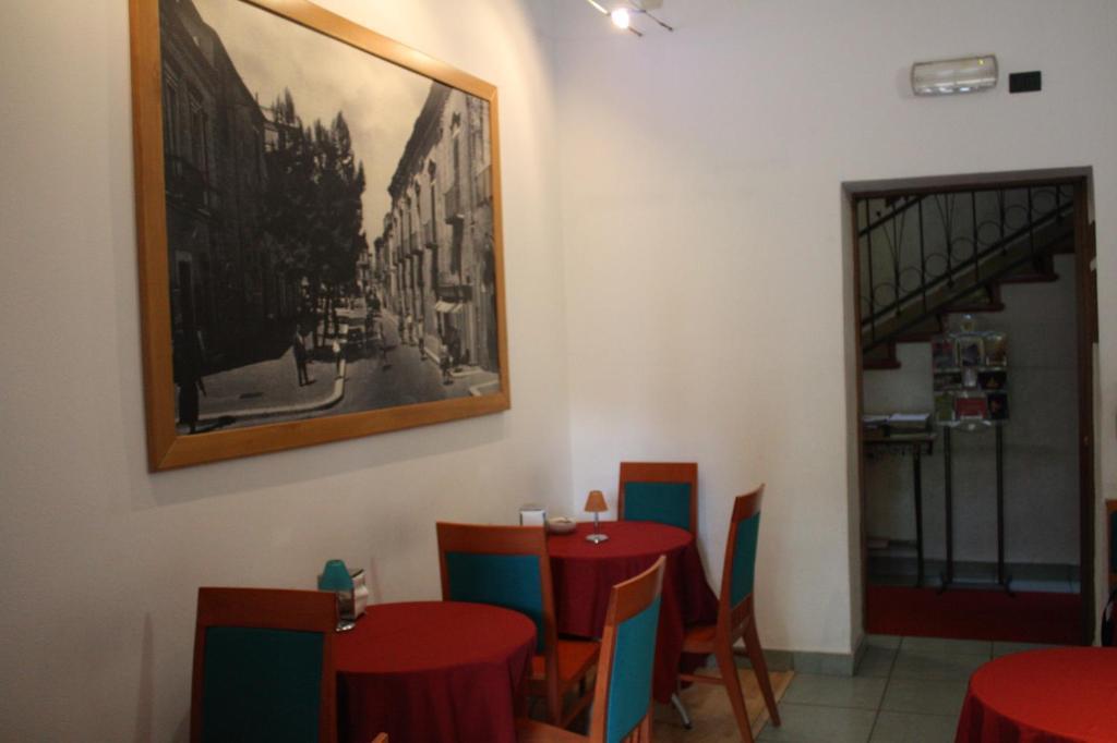 Paola Hotel *