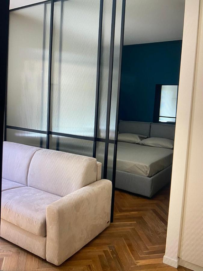 - Delizioso In Pieno Centro. Fancy Yellow Apartment