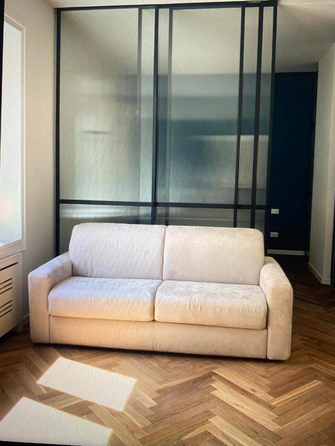 - Delizioso In Pieno Centro. Fancy Yellow Apartment