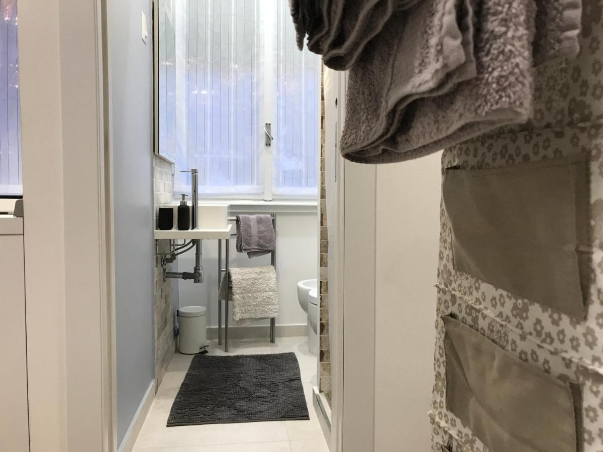 25 - Near Metro M3 *