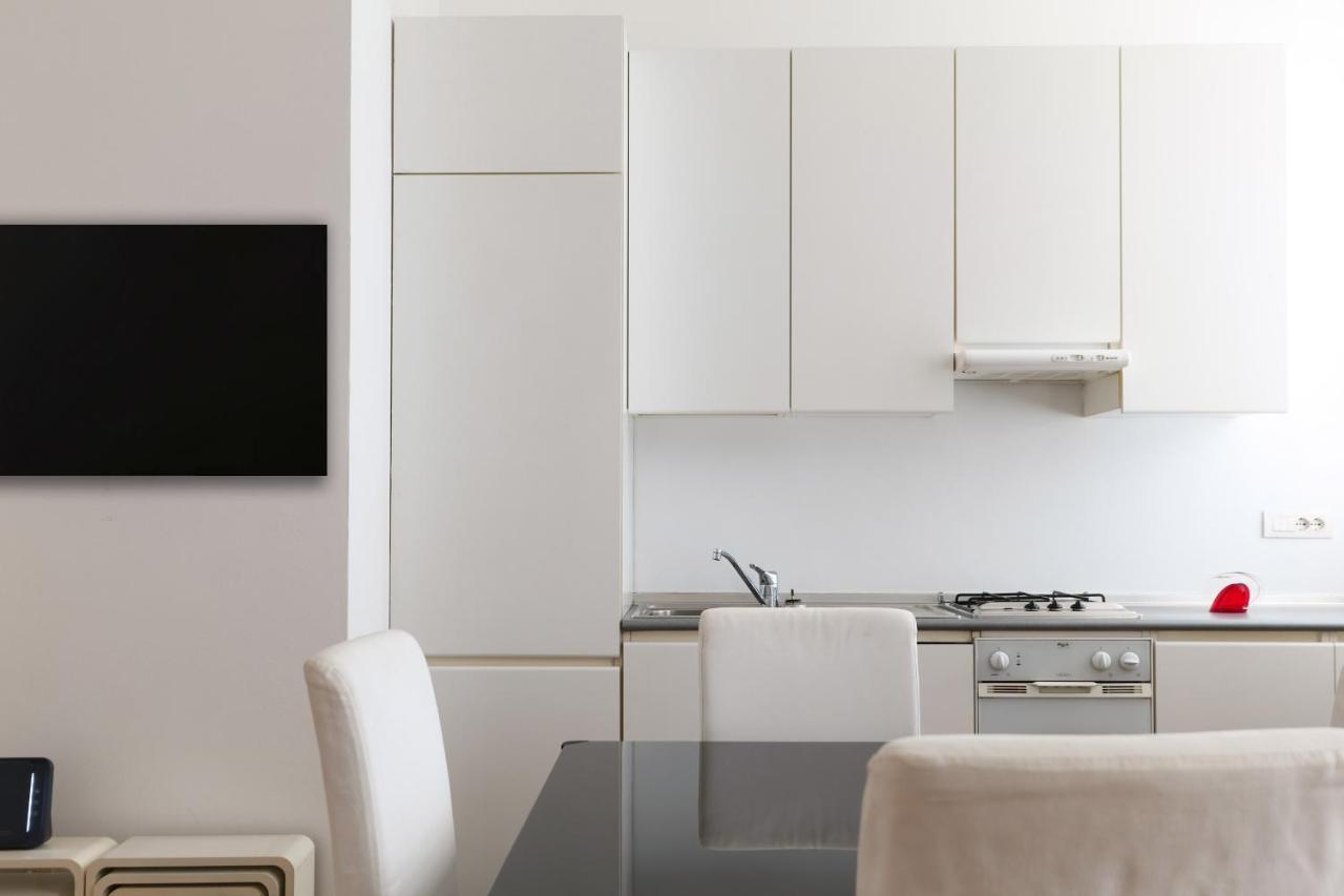 Apartment Charming San Babila Apt. Milan