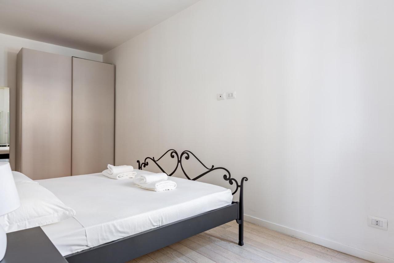 Station Renovated Apartment Milan