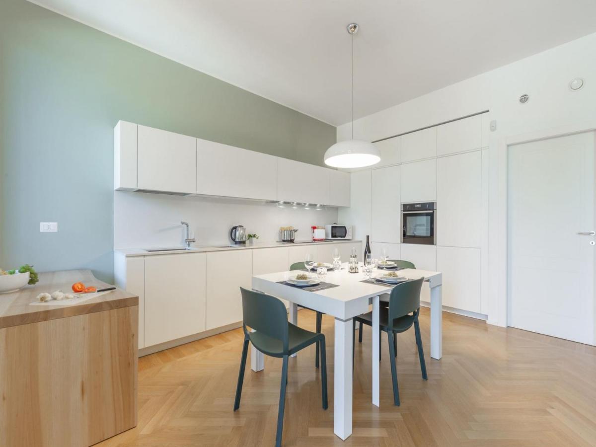 The Best Rent - Spacious Three-bedroom With Terrace Apartment *