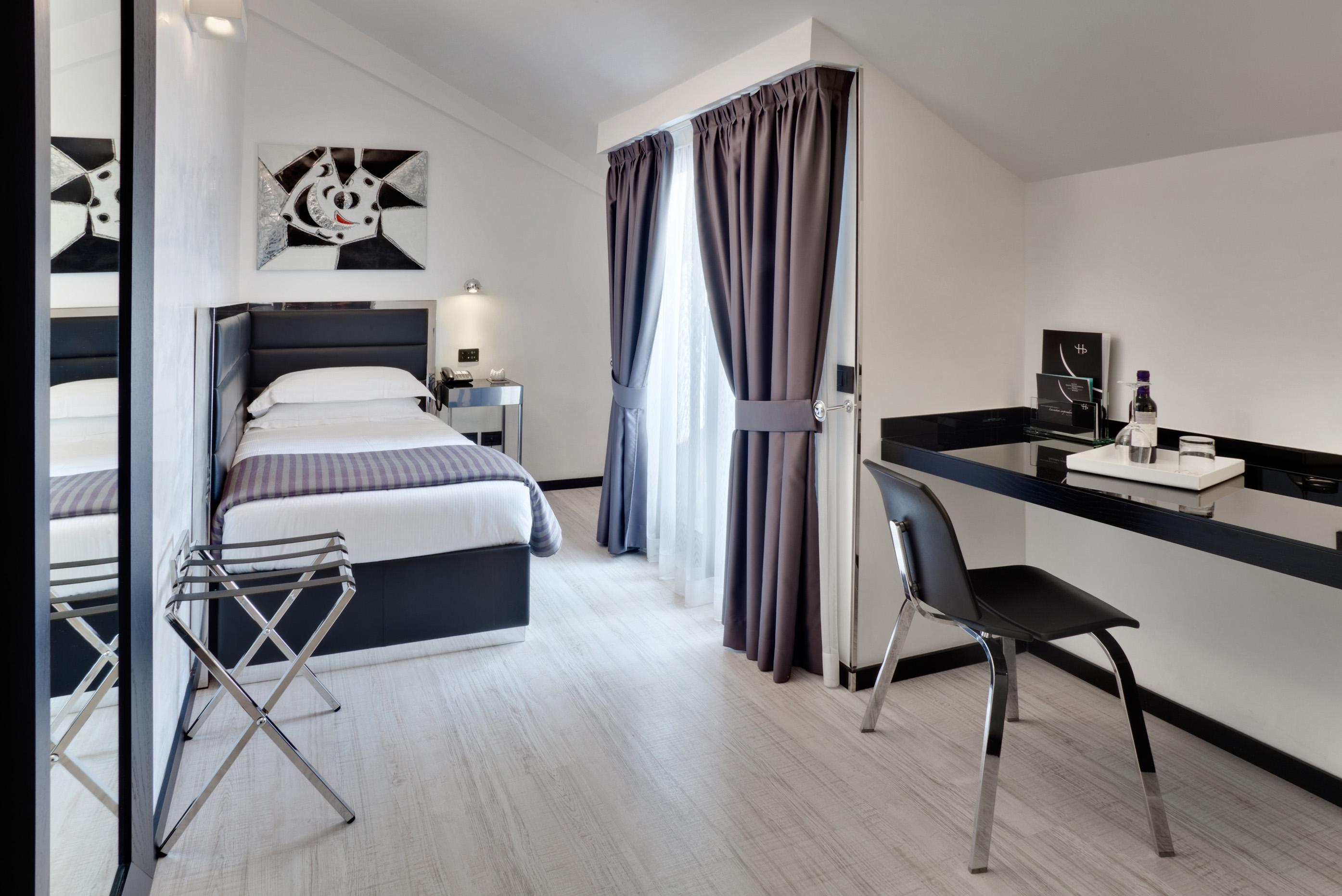 Lhp Napoleon Hotel