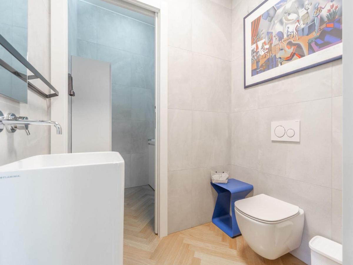 Apartment The Best Rent - Spacious Three-bedroom With Terrace Milan