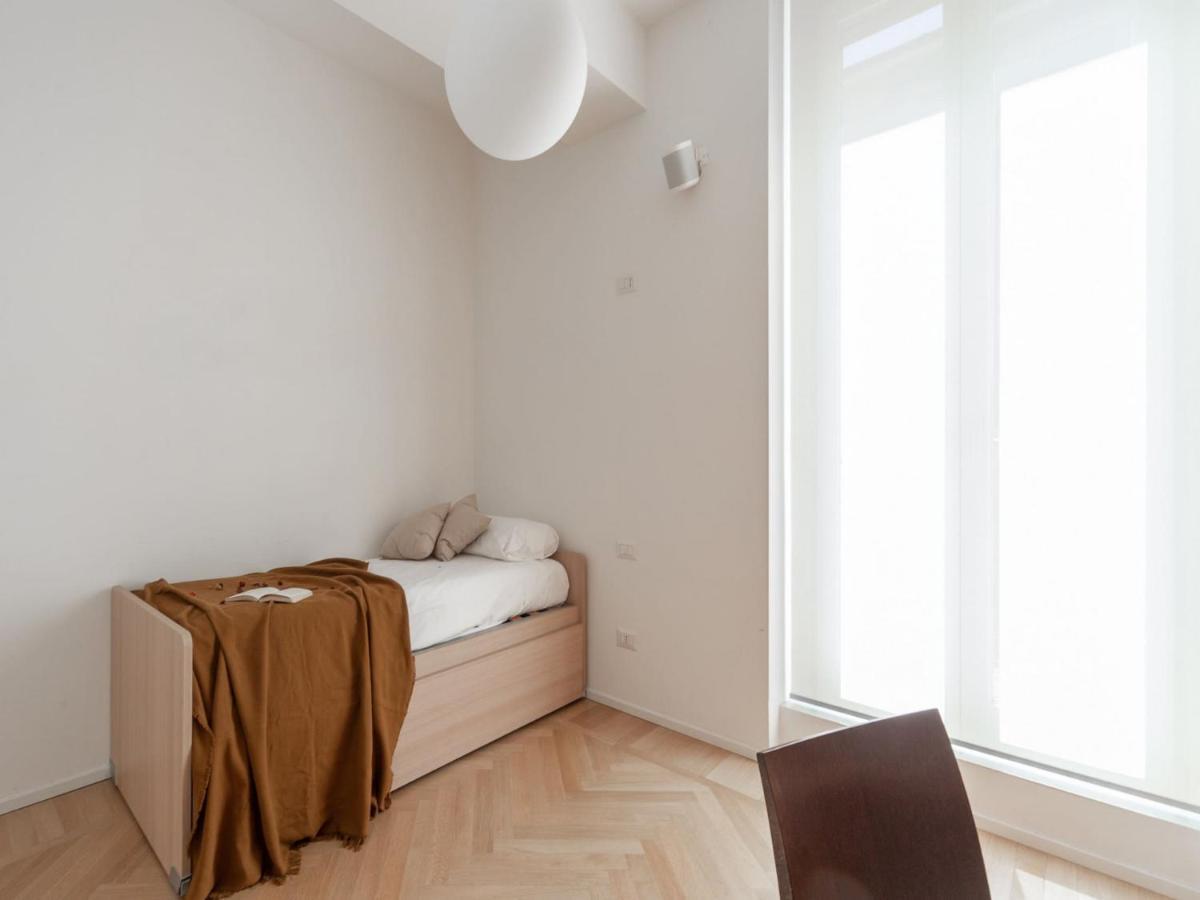 Apartment The Best Rent - Spacious Three-bedroom With Terrace