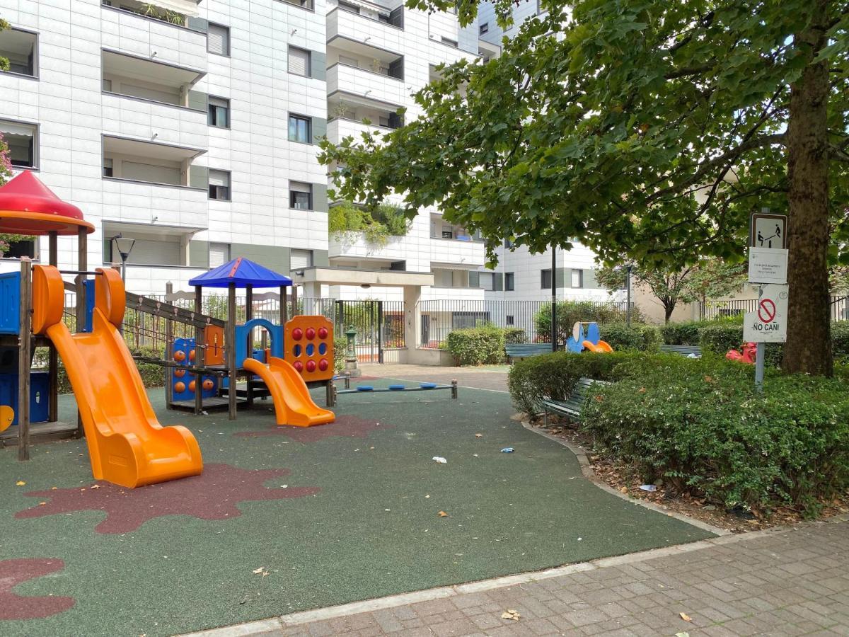 Con Giardino Max 6 Persone Sulla Mm3 Gialla
