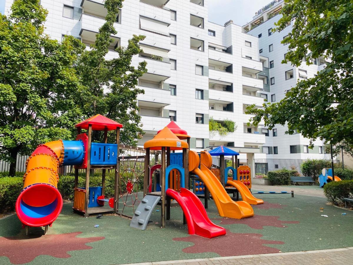 Con Giardino Max 6 Persone Sulla Mm3 Gialla