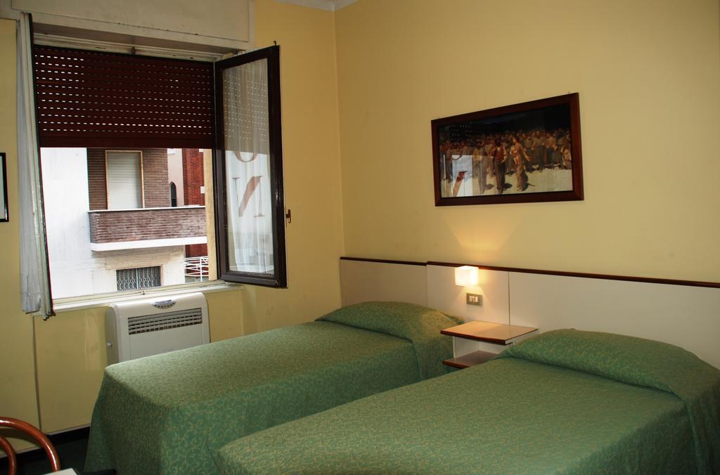 Boston Hotel 2*