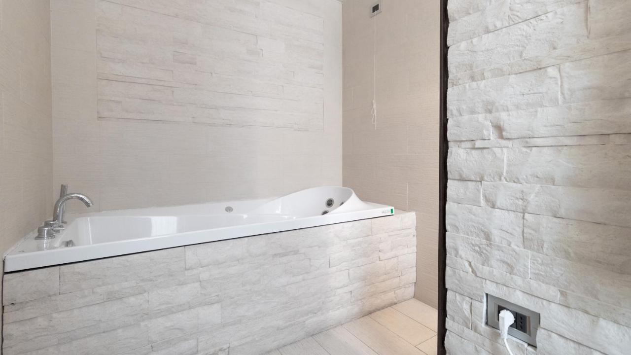 Italianway - Carducci 21 * Milan
