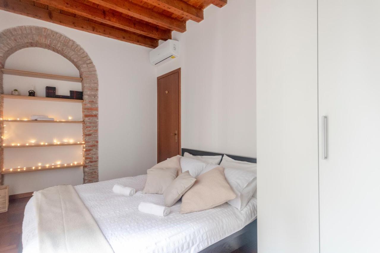 Apartment Favoloso Rustico Nel Cuore Di Brera Milan