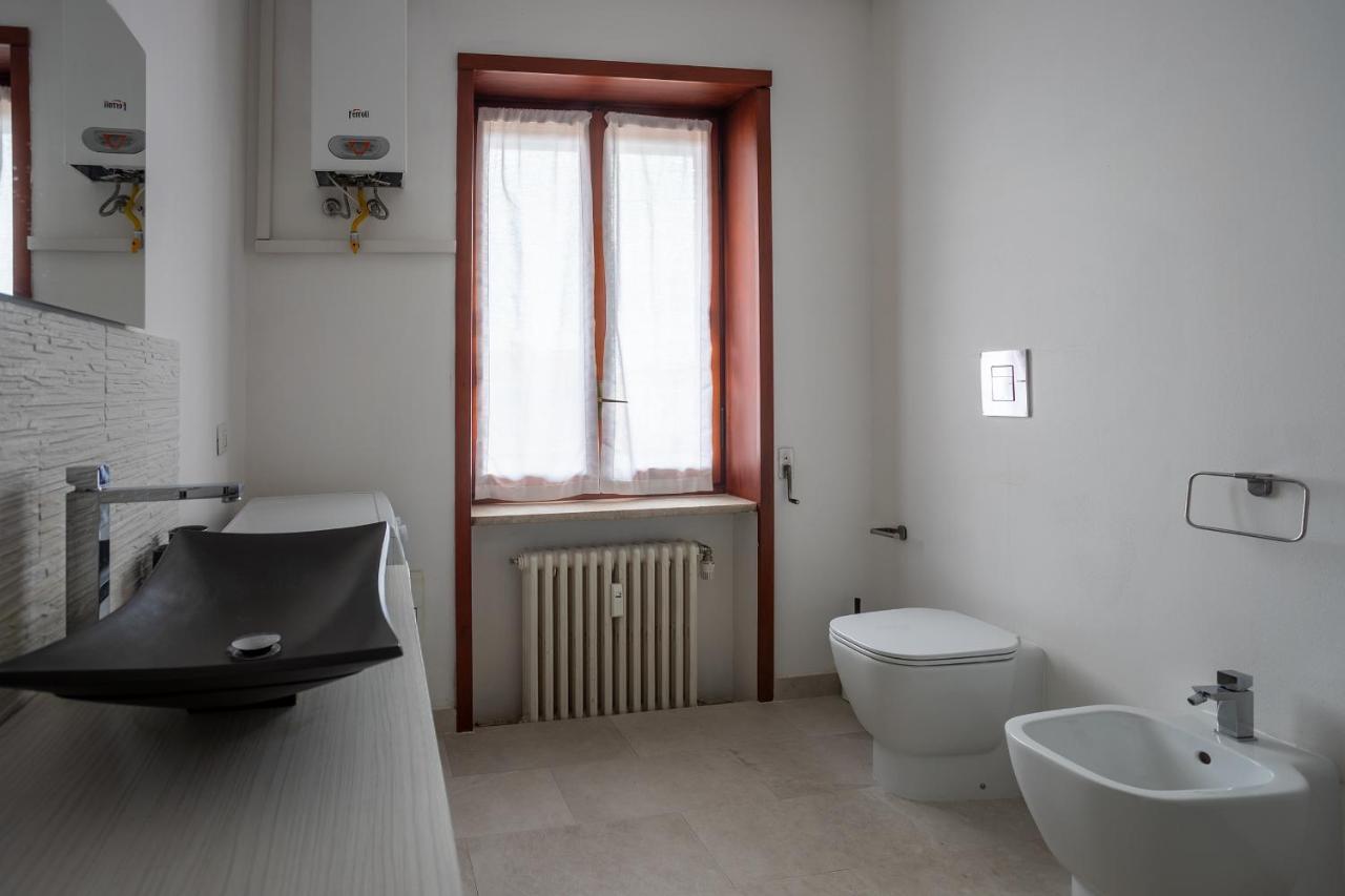 Free Parkinga Due Passi Da Navigli Con Balcone Apartamento