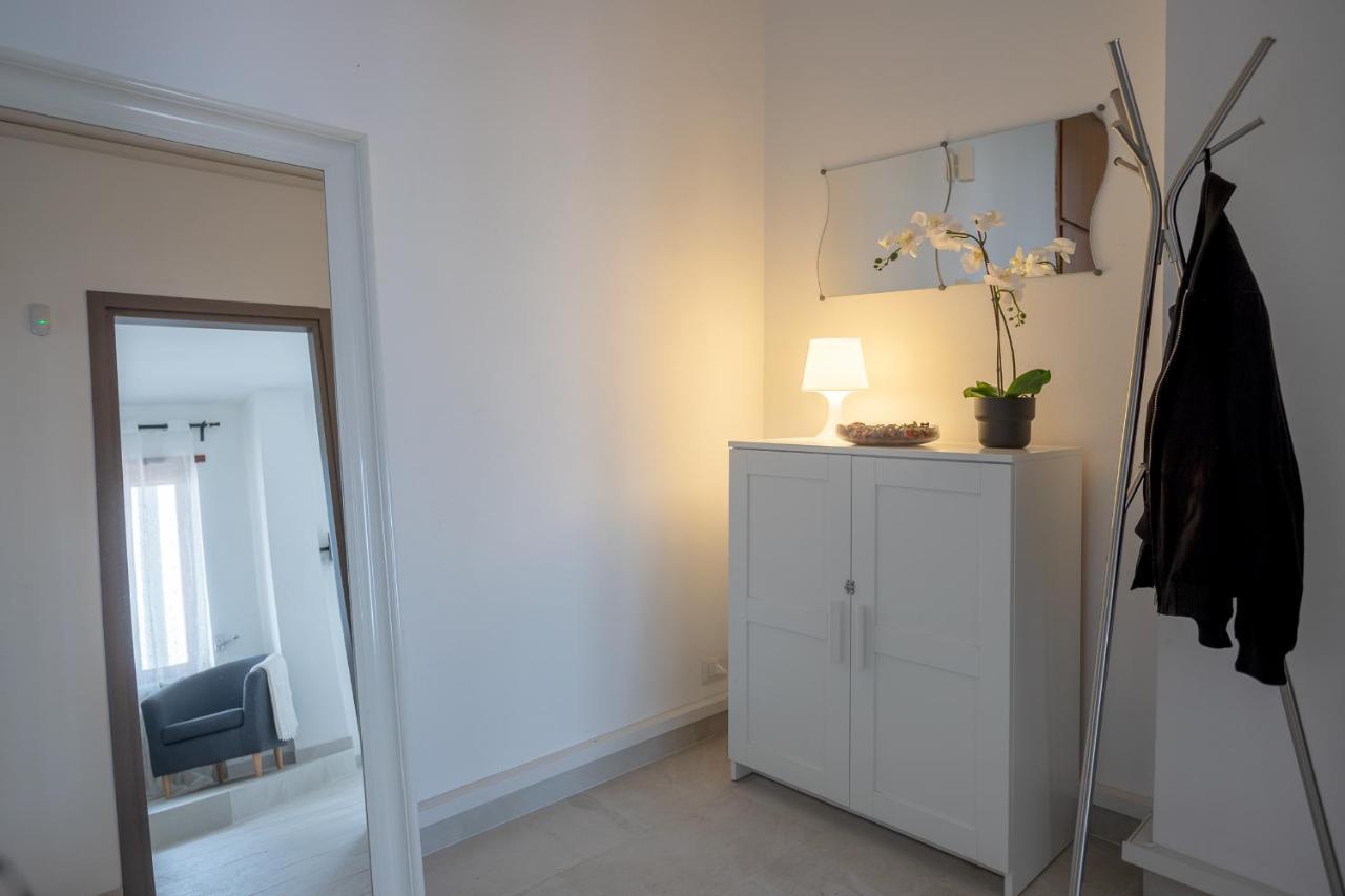 Free Parkinga Due Passi Da Navigli Con Balcone Apartamento