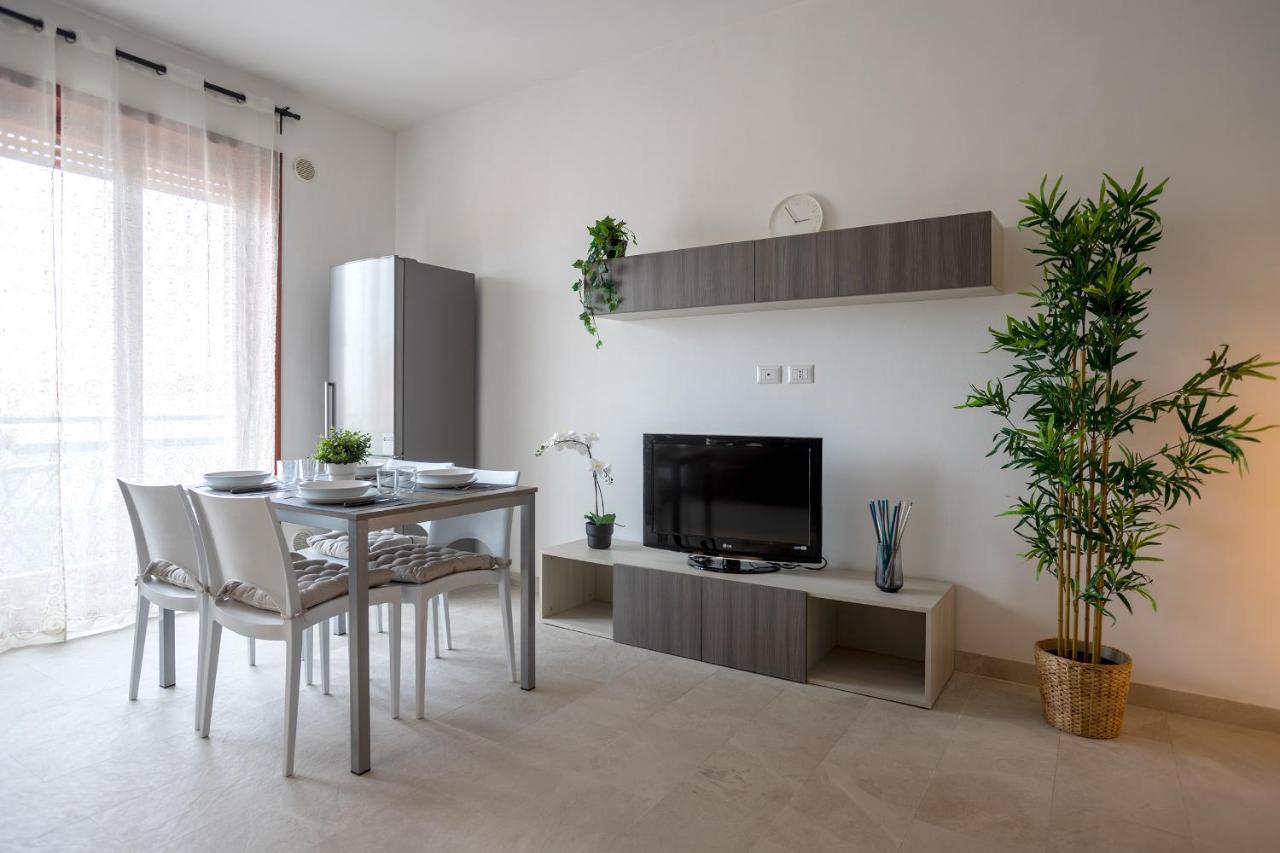 Free Parkinga Due Passi Da Navigli Con Balcone Apartamento