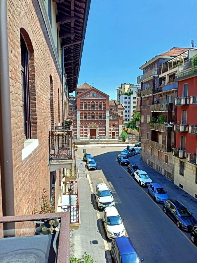 Apartment Charming Design Into Navigli District Milan