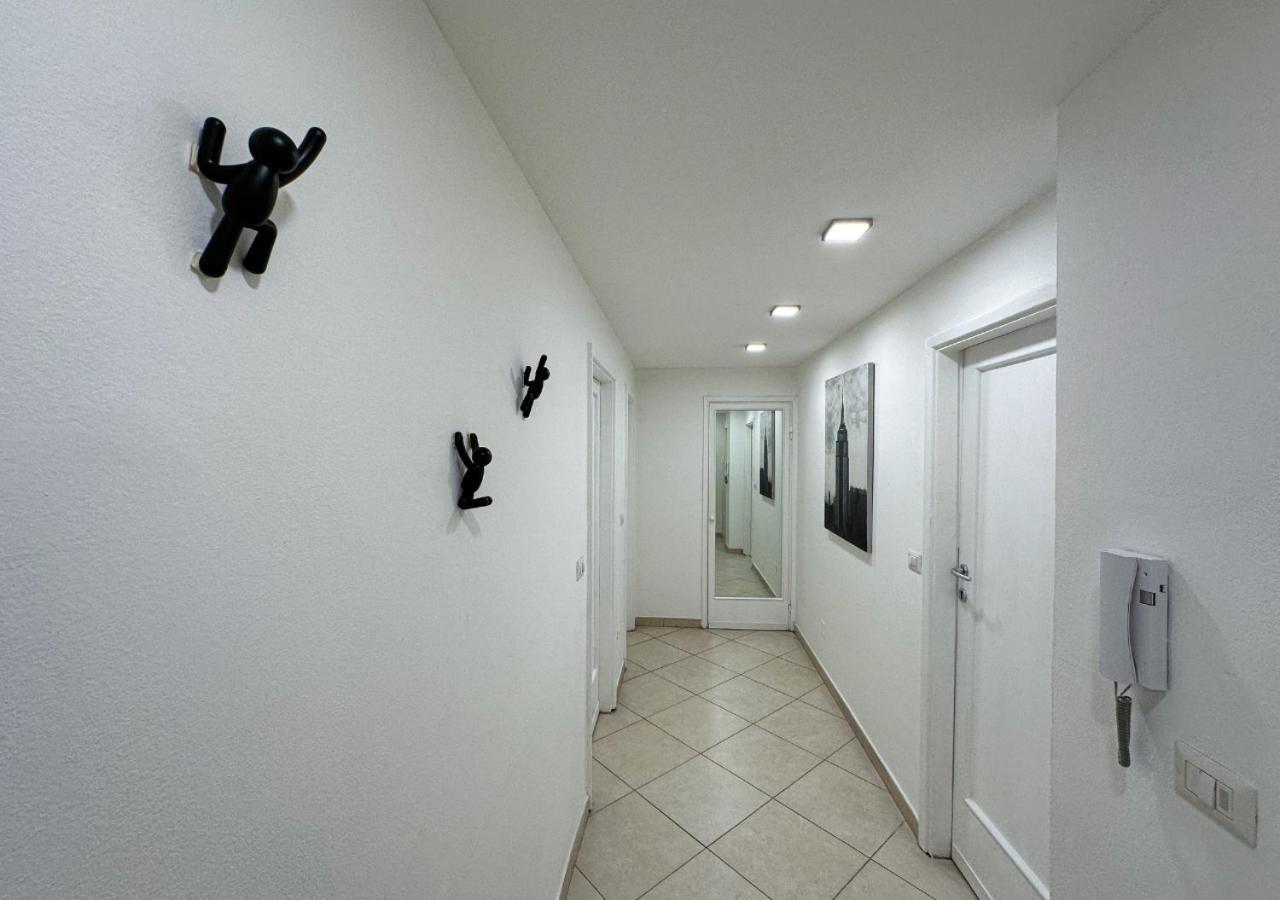 Appartamento Modern Cenisio - Self Check-in & Parking Milano