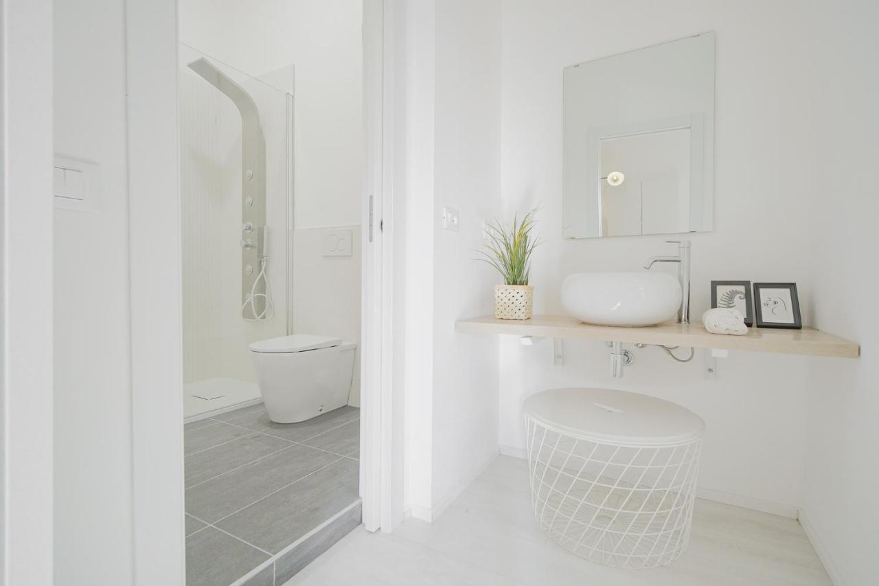 Apartment Cont36 -total White- Esclusive Milan