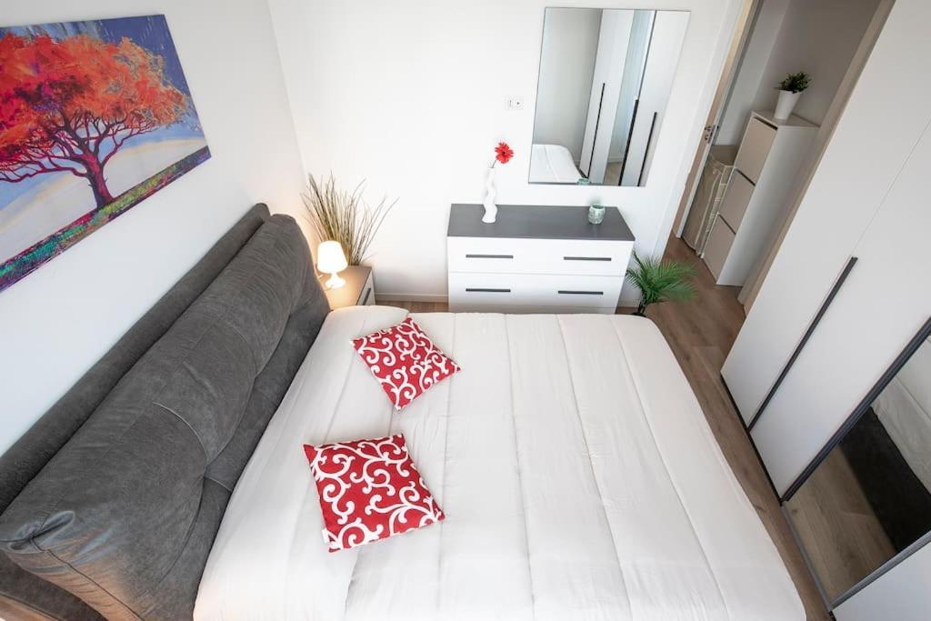Apartment Duomo 10 Min Cozy Netflix + Wifi