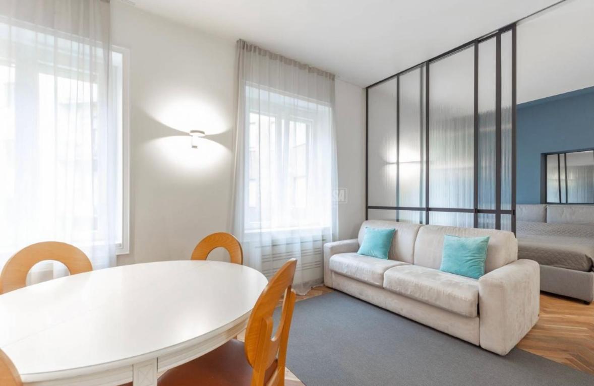 - Delizioso In Pieno Centro. Fancy Yellow Apartment Milan