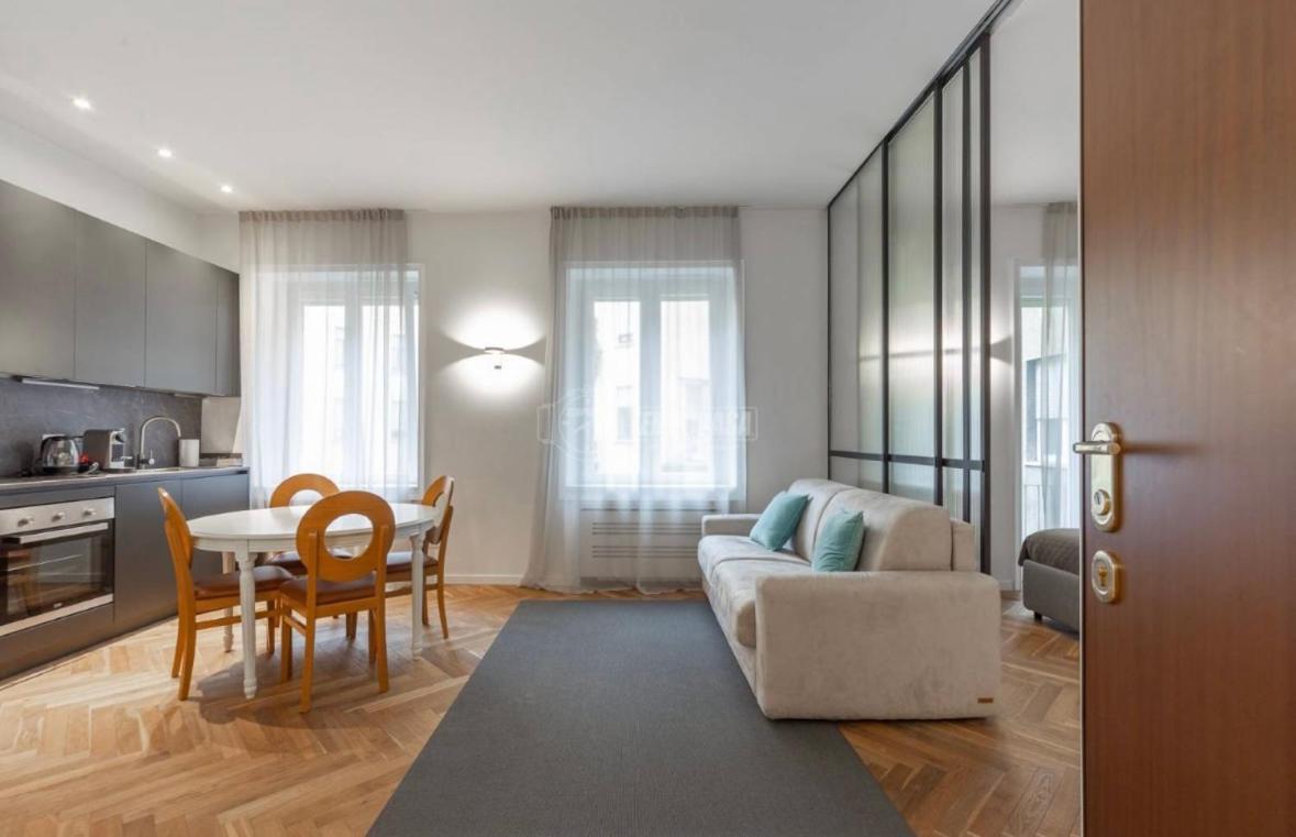 Apartment - Delizioso In Pieno Centro. Fancy Yellow