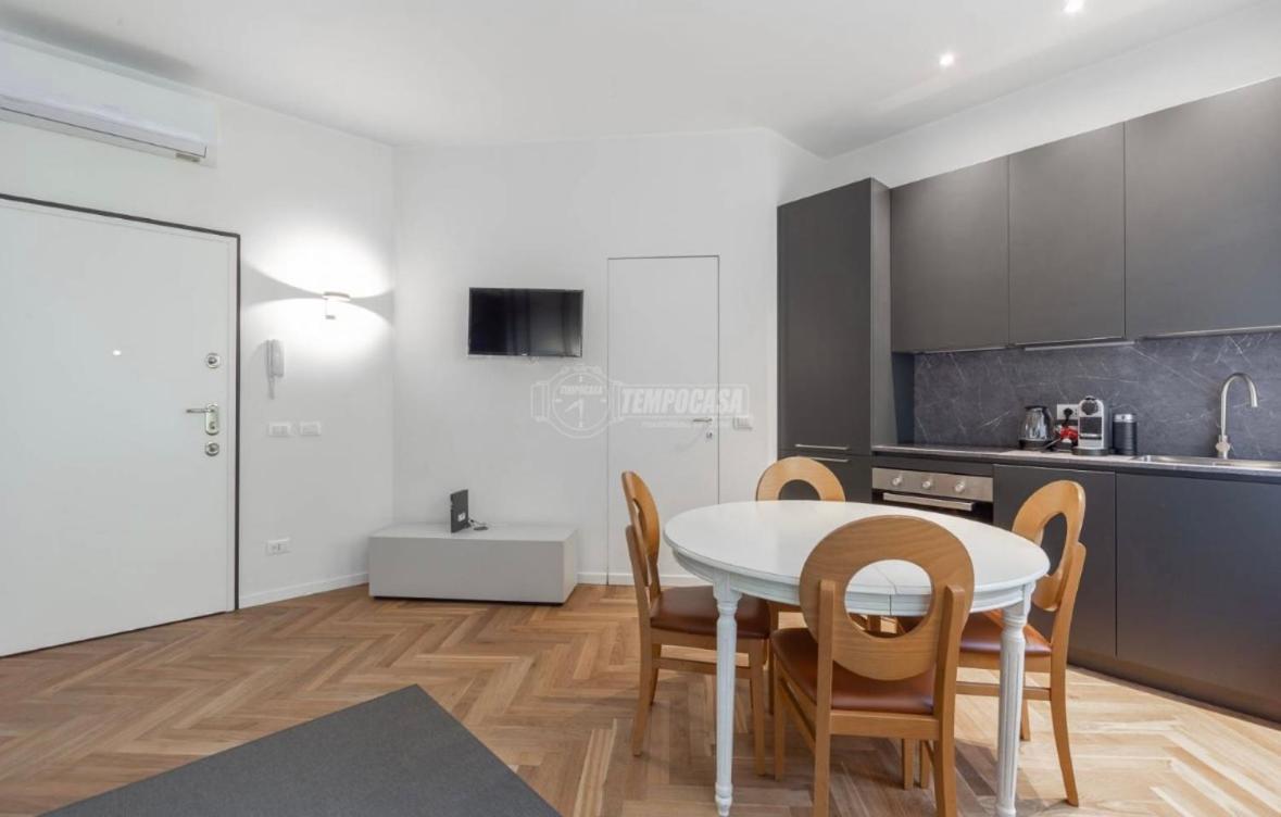 - Delizioso In Pieno Centro. Fancy Yellow Apartment Milan