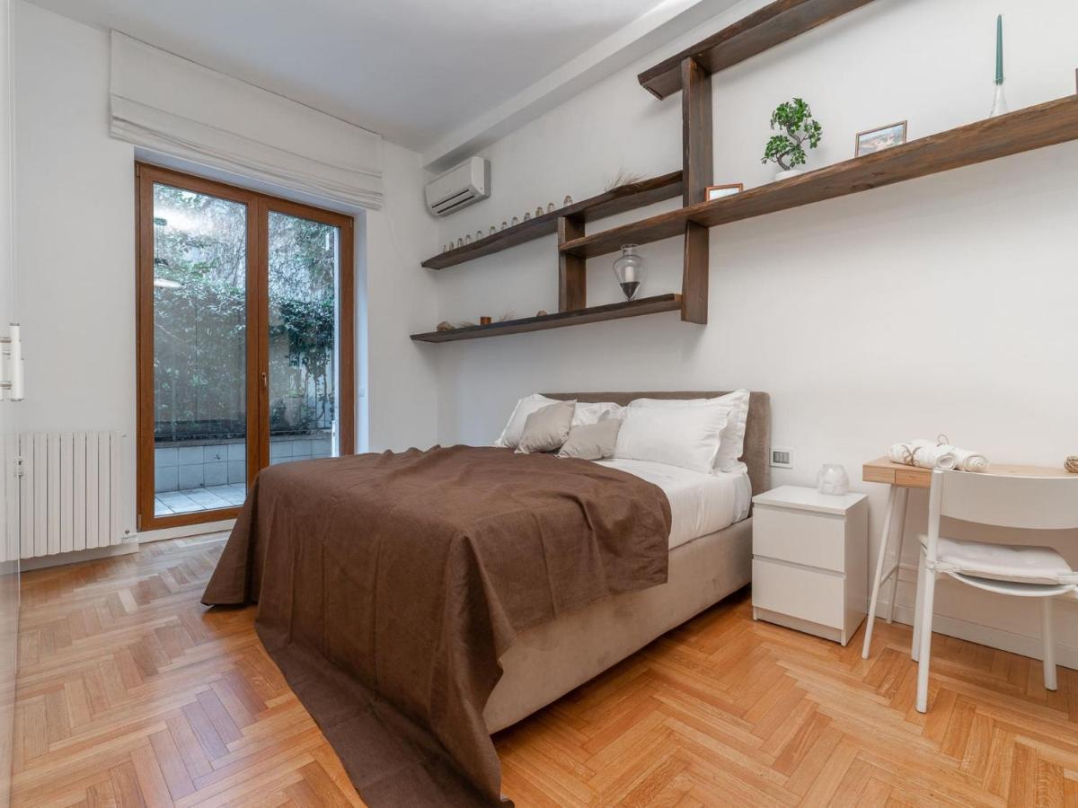 The Rent - Spacious Three-bedroom In Moscova Apartment Milan