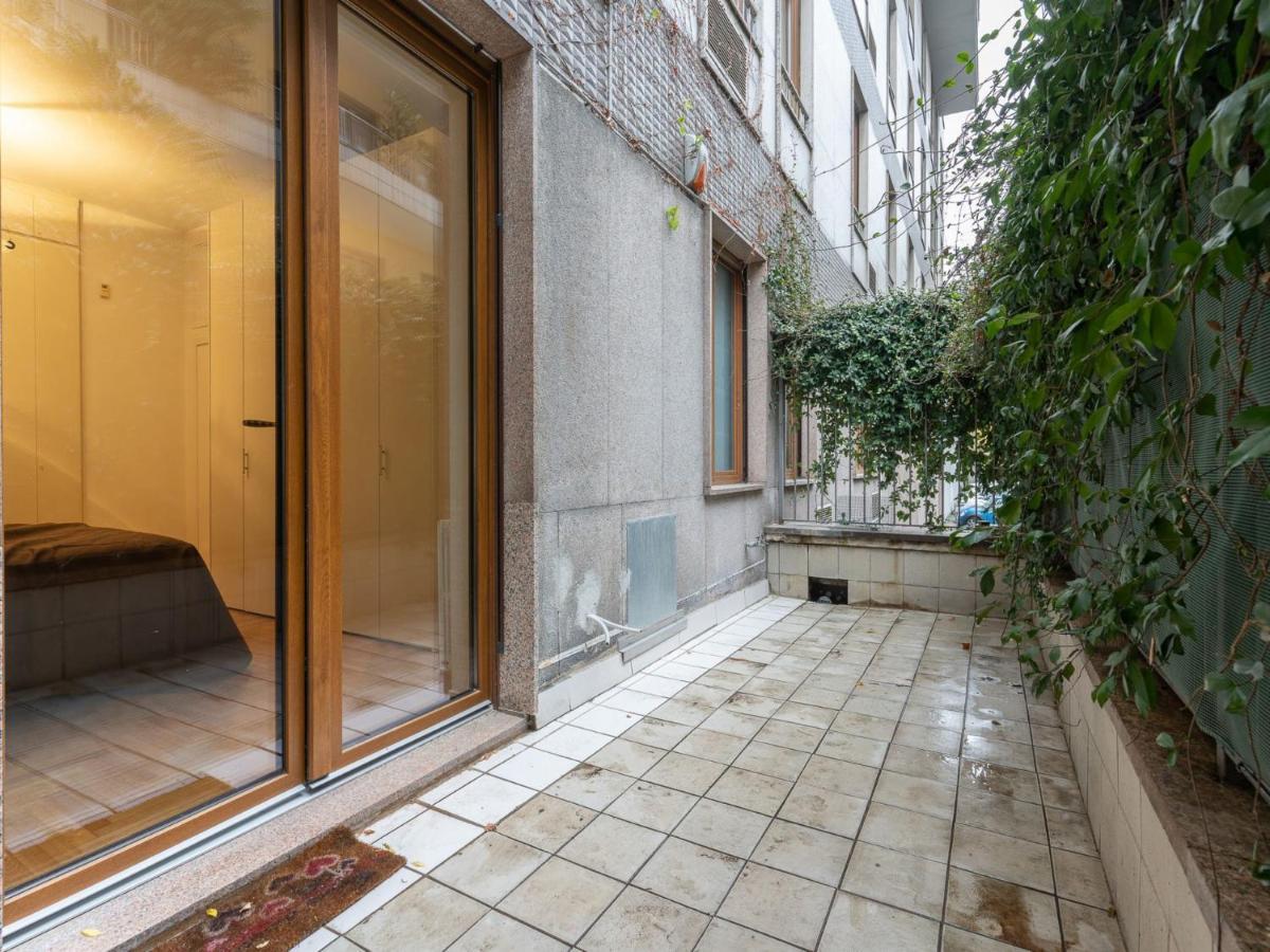 The Rent - Spacious Three-bedroom In Moscova Apartment *