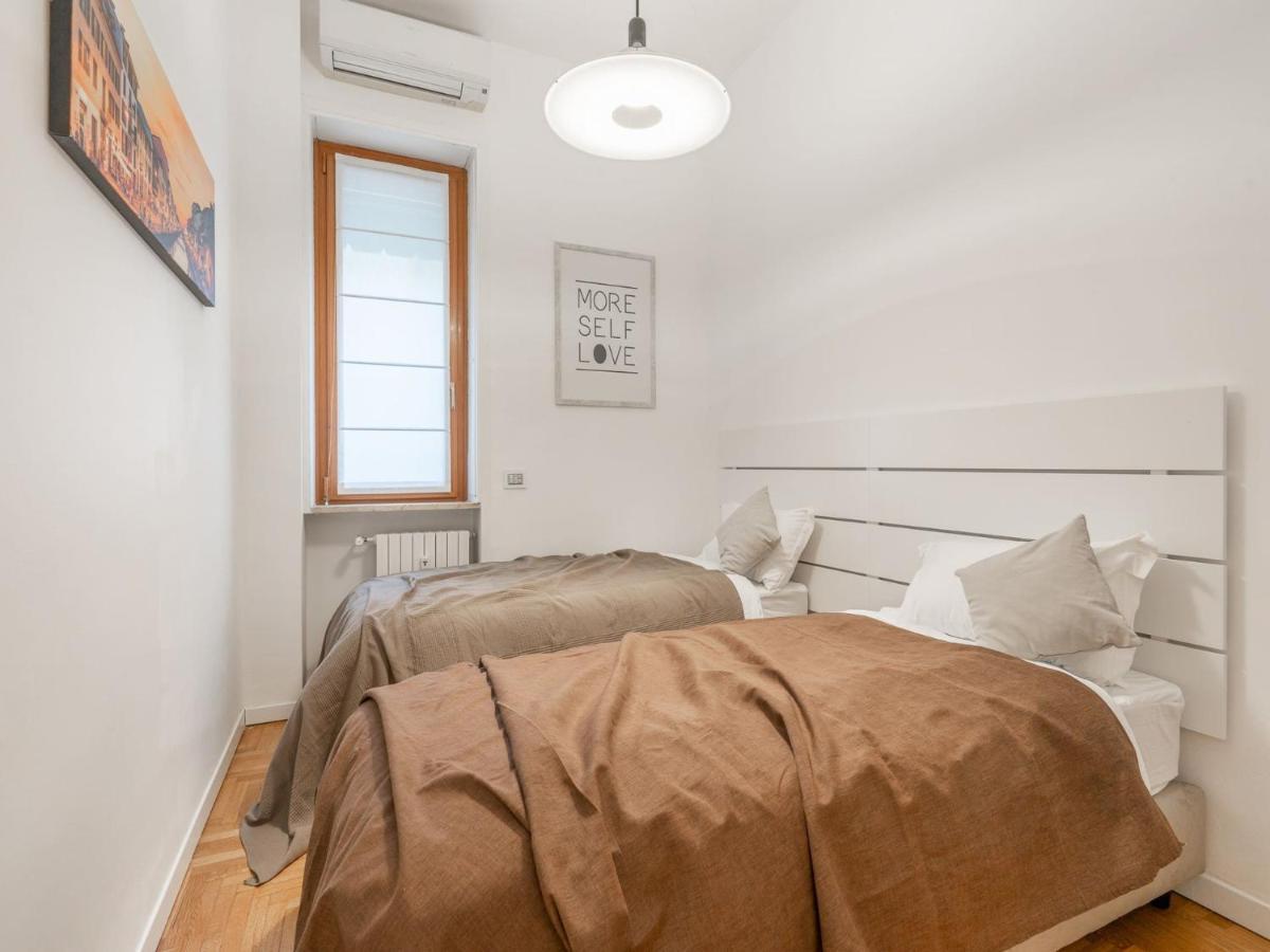The Rent - Spacious Three-bedroom In Moscova Apartment Milan
