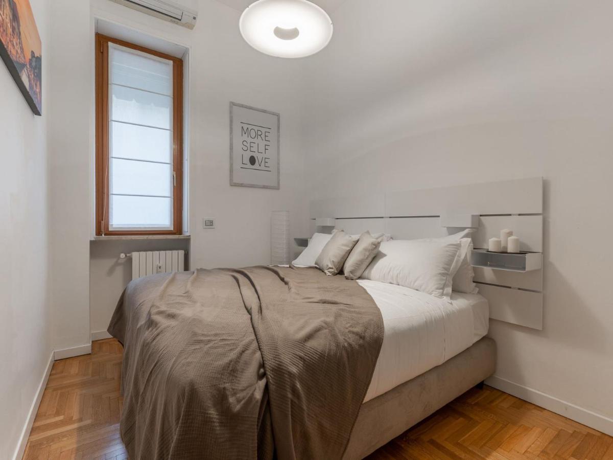 The Rent - Spacious Three-bedroom In Moscova Milan
