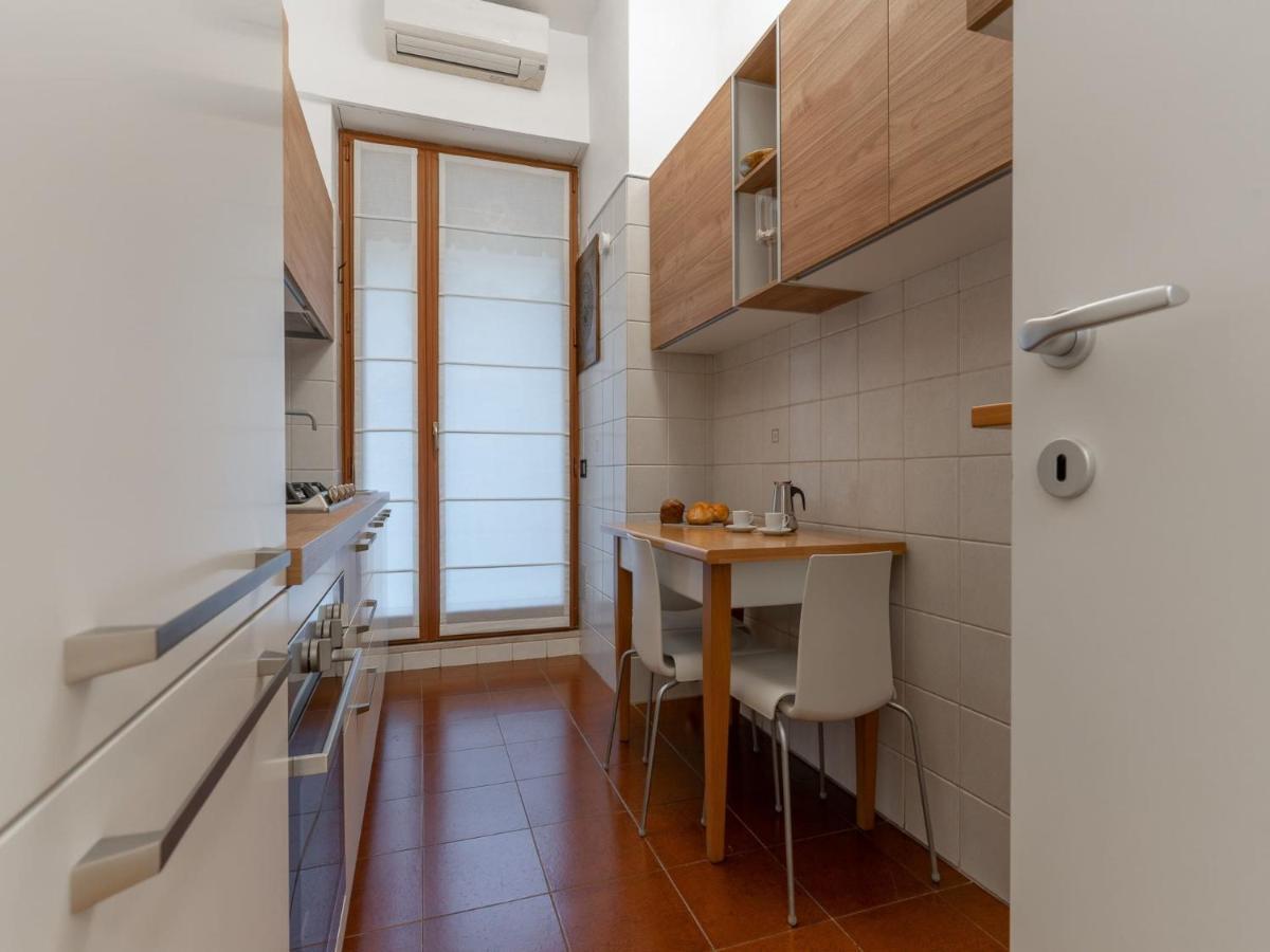 The Rent - Spacious Three-bedroom In Moscova Apartment Milan