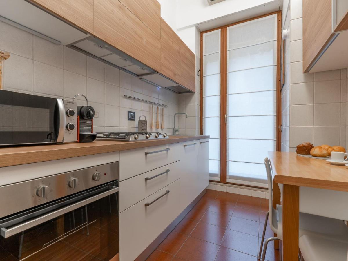 The Rent - Spacious Three-bedroom In Moscova Milan