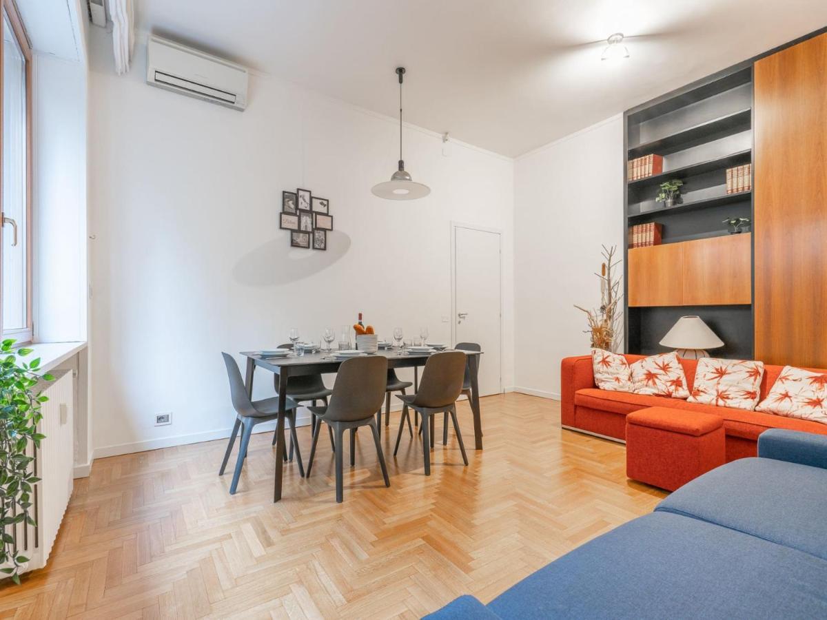 The Rent - Spacious Three-bedroom In Moscova Milan